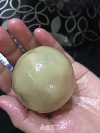 广式蛋黄莲蓉月饼的做法步骤:8