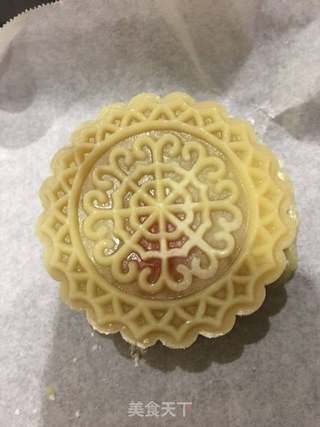 广式蛋黄莲蓉月饼的做法步骤:11