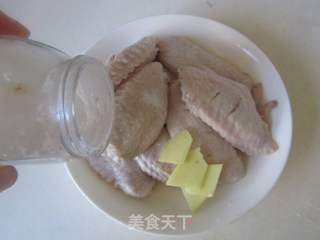 黑椒鸡翅的做法步骤:2