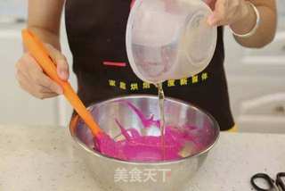 daogrs烘焙食谱之火龙果慕斯蛋糕的做法步骤:10
