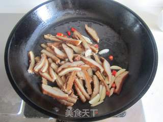 四季豆炒牛肚丝的做法步骤:5