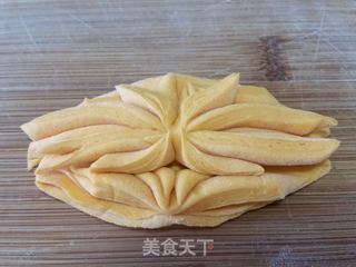南瓜莲花卷的做法步骤:11