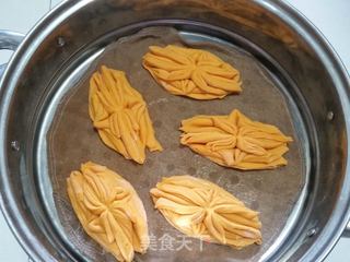 南瓜莲花卷的做法步骤:12