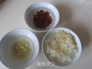 桃胶雪莲子银耳羹的做法步骤:2