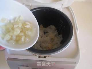 桃胶雪莲子银耳羹的做法步骤:3