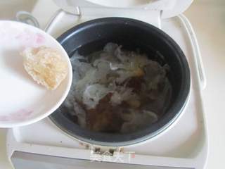 桃胶雪莲子银耳羹的做法步骤:7