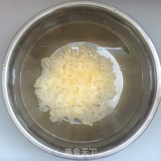 紫薯冰糖银耳羹的做法步骤:3