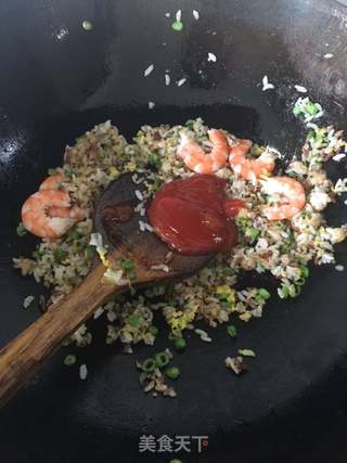 五彩虾仁炒饭的做法步骤：3