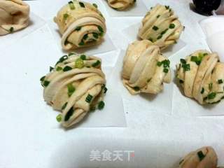 小葱花卷的做法步骤:12