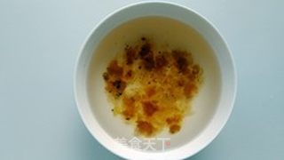 桂圆桃胶蜜枣汤的做法步骤:2