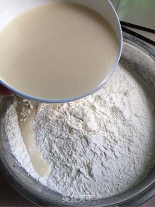 香菇红萝卜肉包子的做法步骤:2