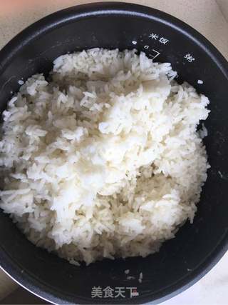 土豆家宝贝最爱滴--【彩蔬糯米饭团】的做法步骤：1