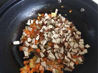 土豆家宝贝最爱滴--【彩蔬糯米饭团】的做法步骤:6