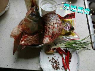 酸菜鱼片味美鲜香的做法步骤:2