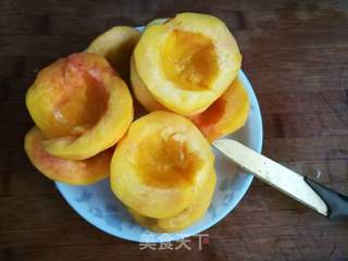 黄桃罐头的做法步骤:2