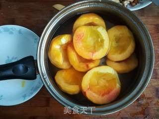 黄桃罐头的做法步骤:3