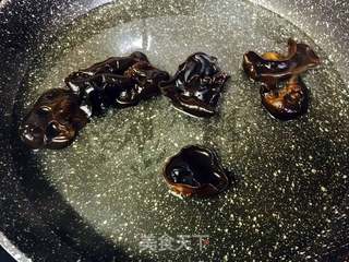 芦笋炒夏果的做法步骤:3