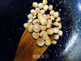 芦笋炒夏果的做法步骤:4