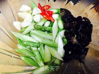 芦笋炒夏果的做法步骤:5