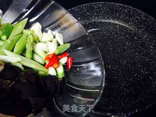 芦笋炒夏果的做法步骤:6