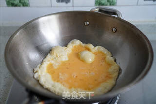 鸡蛋炒菜椒的做法步骤：2