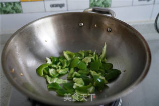 鸡蛋炒菜椒的做法步骤：3
