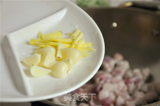 五花肉焖黄瓜的做法步骤:3