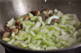 五花肉焖黄瓜的做法步骤:4