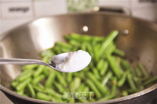 海鲜豆角拌面的做法步骤:5