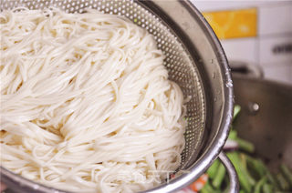 海鲜豆角拌面的做法步骤:7