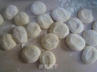 鲜虾芦笋水煎包的做法步骤:11