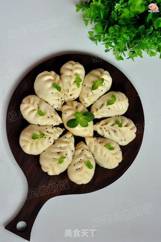 鲜虾芦笋水煎包的做法步骤:18