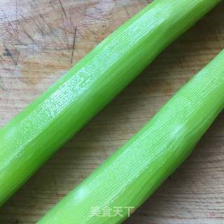 凉拌莴苣丝的做法步骤:2