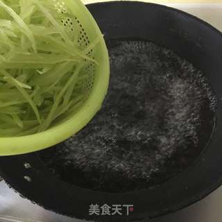 凉拌莴苣丝的做法步骤:5