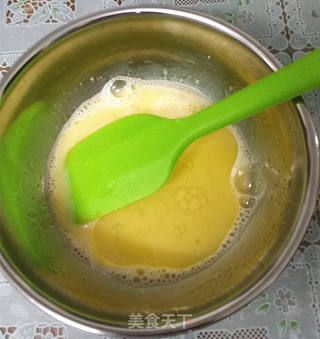 红曲拉花香草蛋糕的做法步骤:3