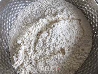 黑米豆沙花卷的做法步骤：2