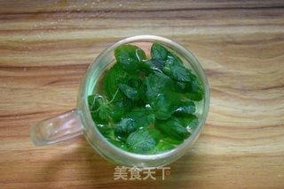 薄荷柠檬哈密瓜汁的做法步骤:2