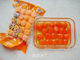 莲蓉蛋黄冰皮月饼的做法步骤：1