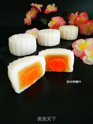 莲蓉蛋黄冰皮月饼的做法步骤:17