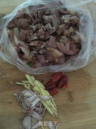 辣炒猪头肉的做法步骤:2