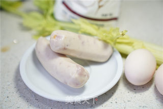 鱼肠蛋饼卷的做法步骤：1