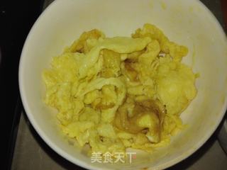 鸡蛋火腿白菜粒炒饭的做法步骤：2