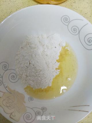 豆沙菊花酥的做法步骤:2