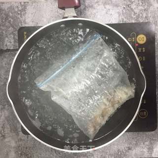 保鲜袋版的酱油肉蒸饭的做法步骤：4