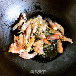 金银海鲜炒饭的做法步骤:4