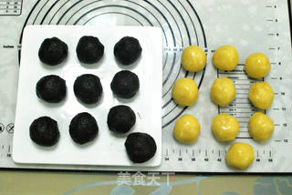 蛋黄红豆蓉月饼,低筋粉版的做法步骤:3