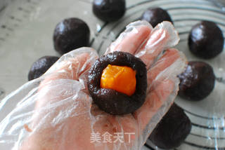 蛋黄红豆蓉月饼,低筋粉版的做法步骤:5