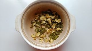 百合绿豆汤的做法步骤:2
