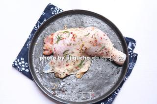 皮酥肉嫩,脆香多汁的法式烤鸡腿 #柏翠云智能蒸烤箱PE8289WT#的做法步骤:2