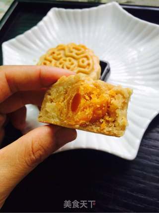 莲蓉蛋黄月饼的做法步骤:17